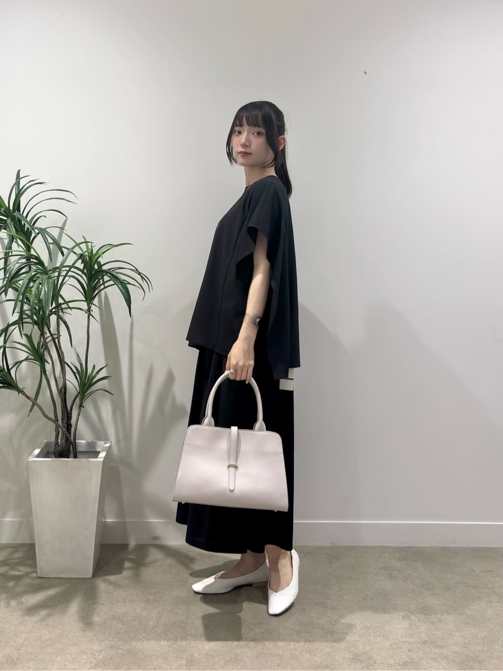 ibukiさんの「INDIVI｜【体型カバー】スクエアブラウス」を使ったコーディネート