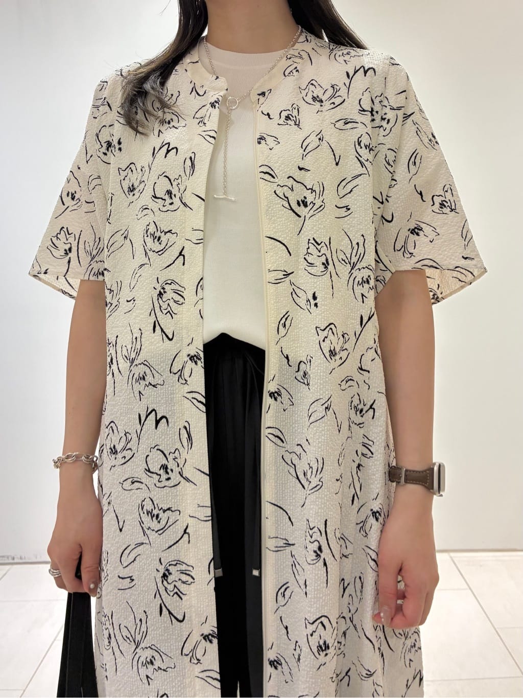KAOさんの「INDIVI｜【洗える／UVケア／SETUP可能】ドロストワイドパンツ」を使ったコーディネート