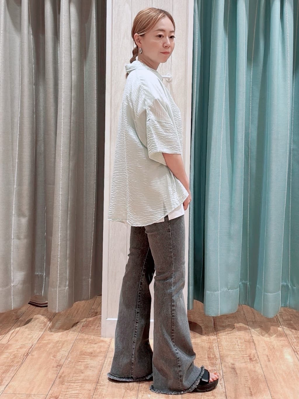 なみぞうさんの「SHOO･LA･RUE｜ゆるっと感がこなれ見え ワッシャーシアー半袖シャツ」を使ったコーディネート