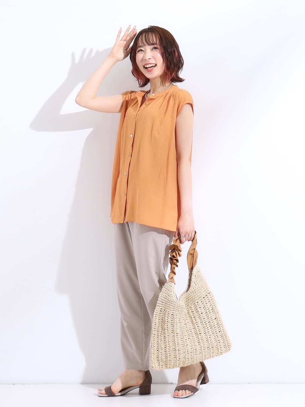 𝐜𝐡𝐢𝐤𝐚さんの「SHOO･LA･RUE｜【S-LL/洗濯後しわになりにくい】上品にきれい見え スラブギャザーブラウス」を使ったコーディネート