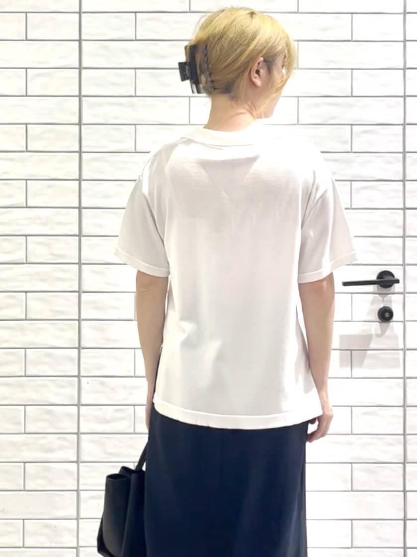 しおりさんの「OPAQUE.CLIP｜《美人百花掲載》ストレッチリネンライクタイトスカート【洗濯機洗い可】」を使ったコーディネート