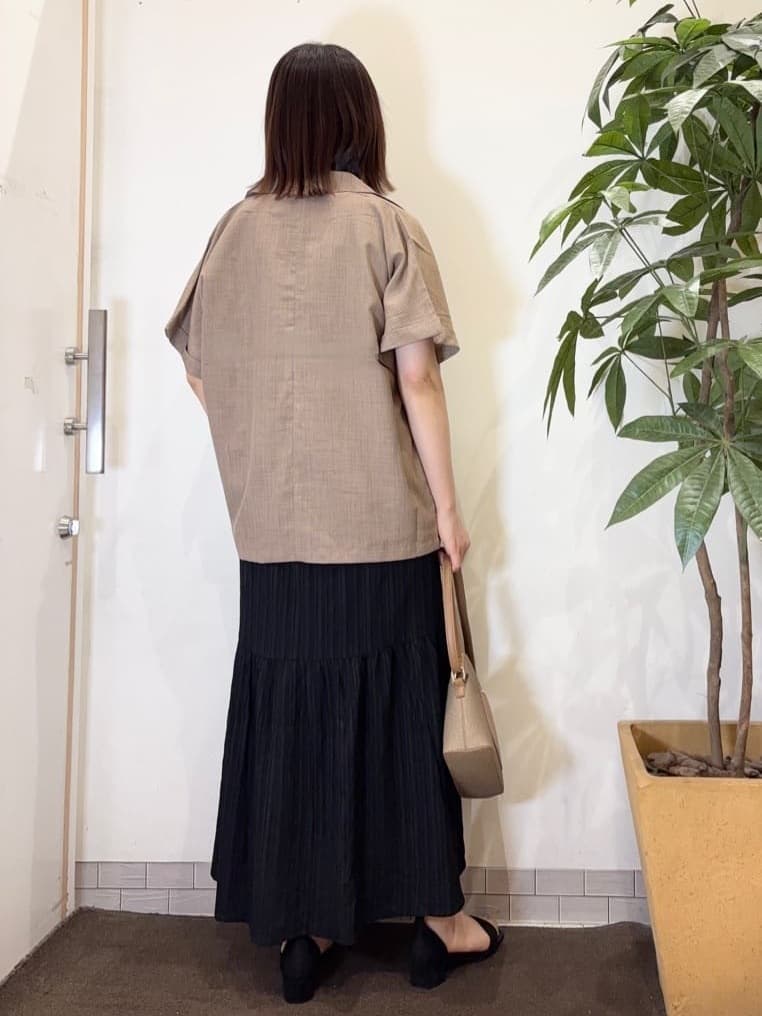 宗形さんの「SHOO･LA･RUE｜【S-LL】さらりと着たい大人のための 麻調半袖ジャケット」を使ったコーディネート