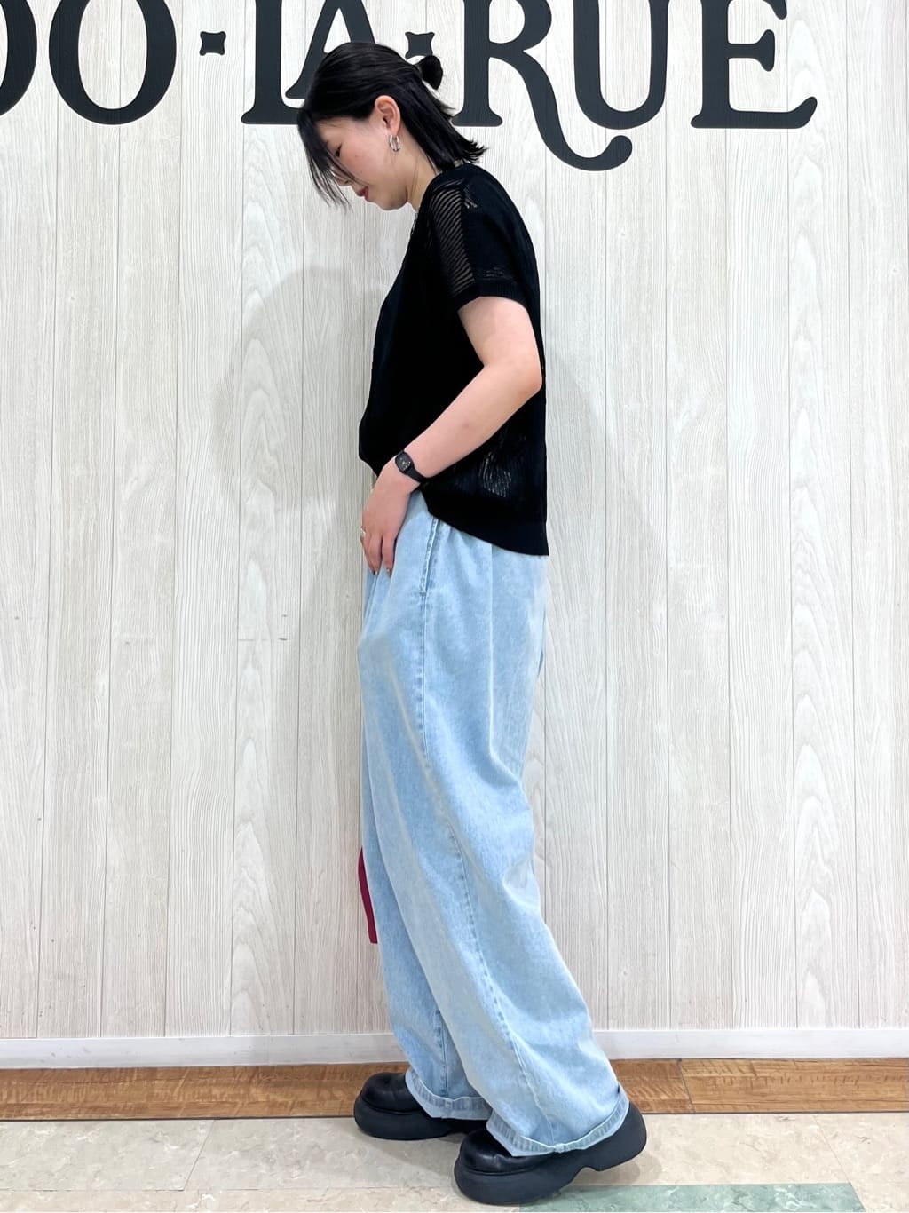 shiiさんの「SHOO･LA･RUE｜暑い夏も軽やかに デニムイージーワイドパンツ」を使ったコーディネート