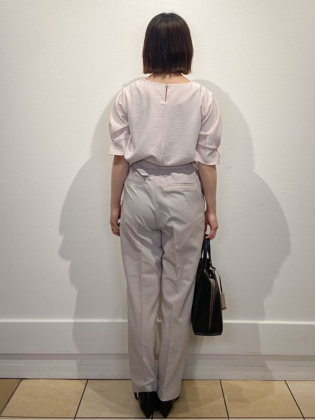 kimiさんの「index｜《8色展開／XS-LLサイズ》タックパフスリーブブラウス【洗濯機洗い可／吸水速乾／防シワ／抗ピル】」を使ったコーディネート