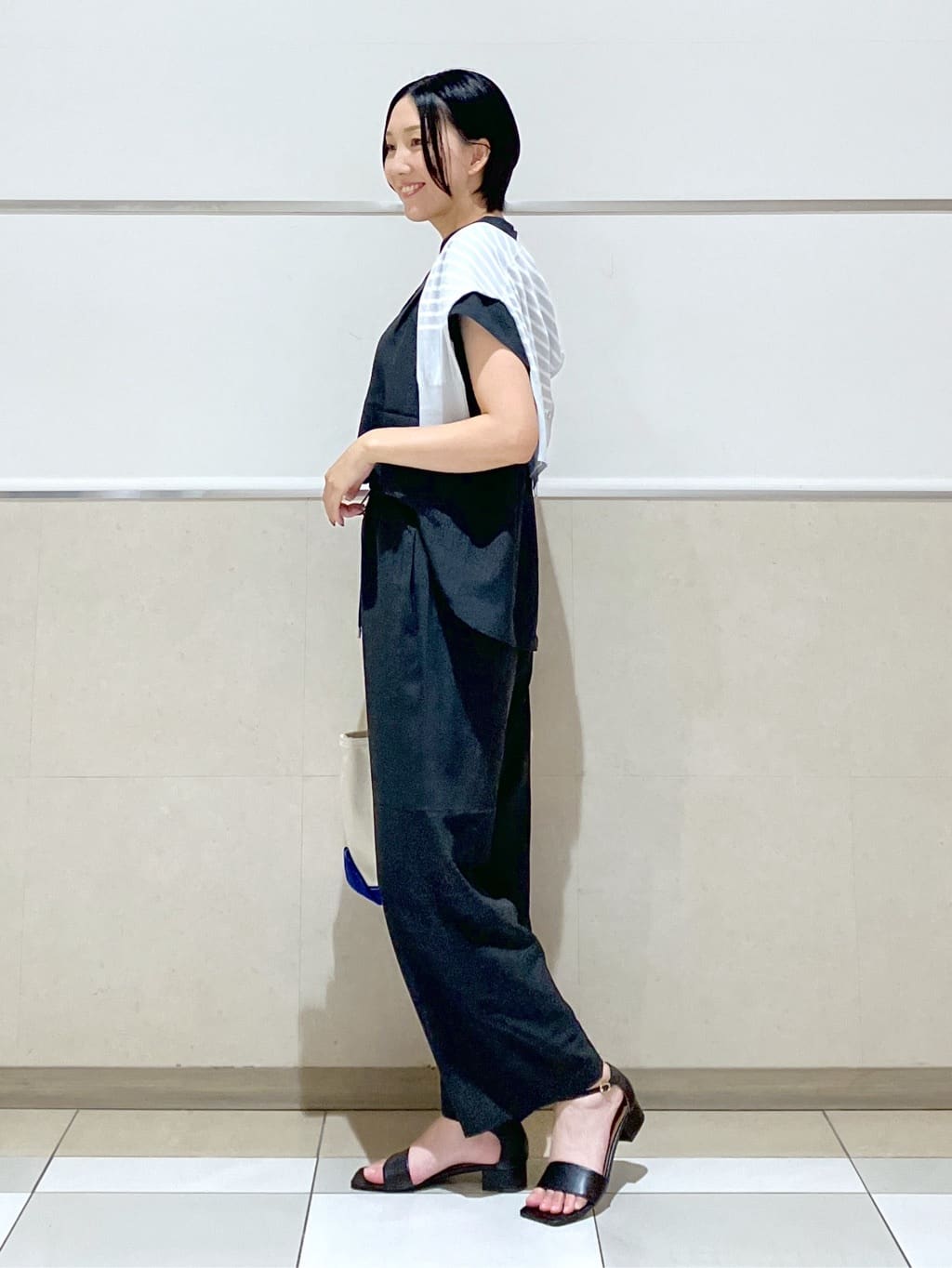eriko さんの「Dessin｜【2点セット/ウエストゴム/洗える】スキッパ―シャツ＆ストレートパンツセット」を使ったコーディネート