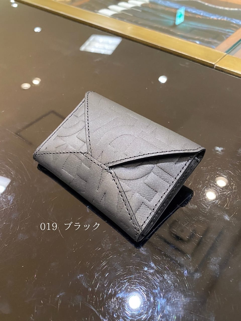 小南大和さんの「TAKEO KIKUCHI｜パズルエンボス　名刺入れ」を使ったコーディネート