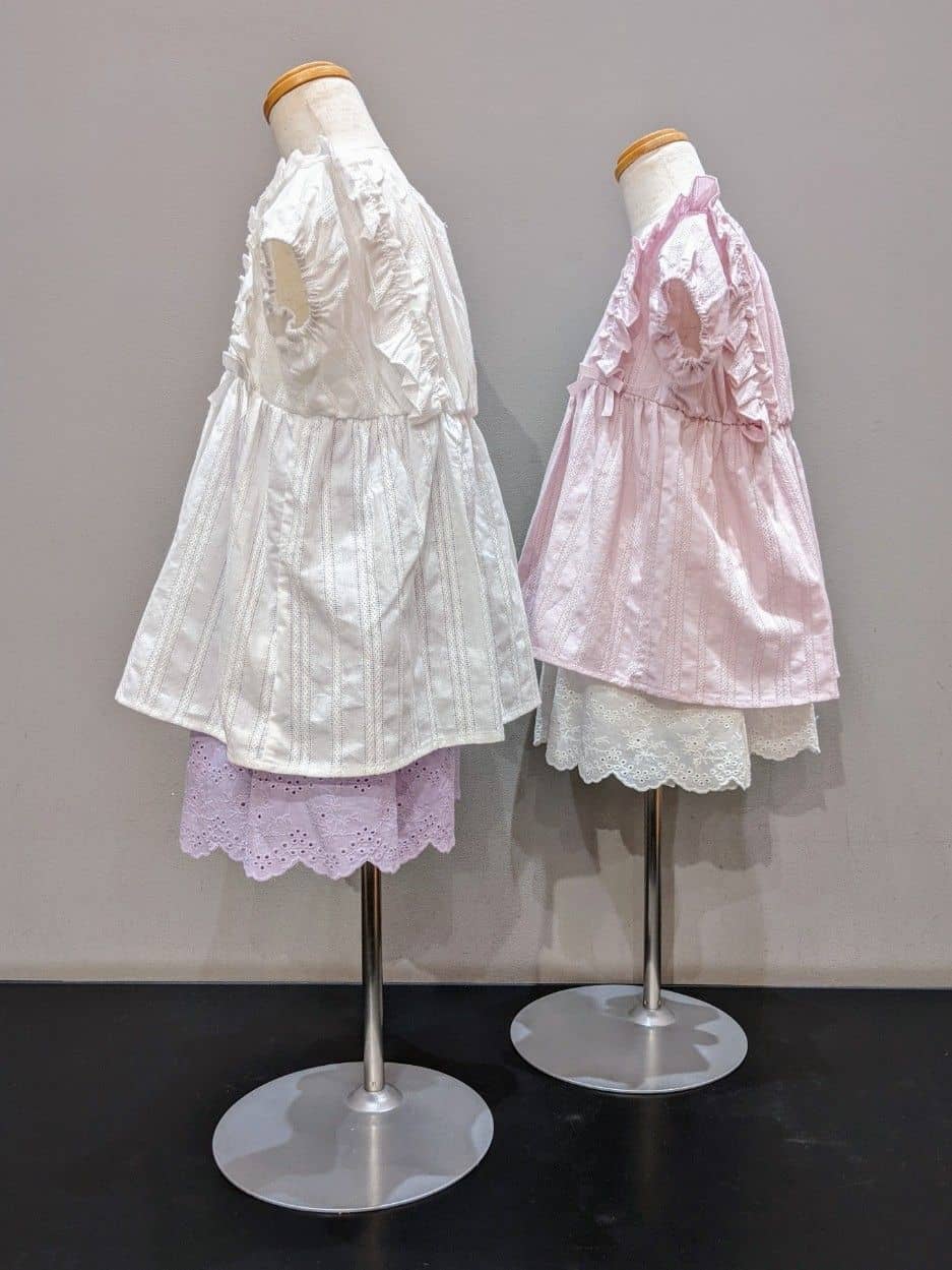 vacheさんの「SHOO･LA･RUE｜【100-120cm】コットンフリルブラウス」を使ったコーディネート