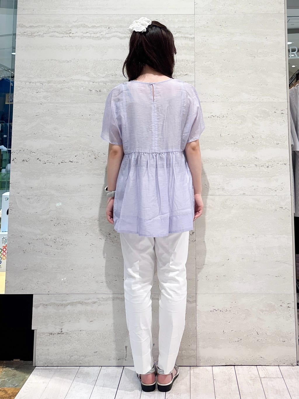 かほさんの「OPAQUE.CLIP｜麻混シアーペプラムブラウス【洗濯機洗い可】」を使ったコーディネート