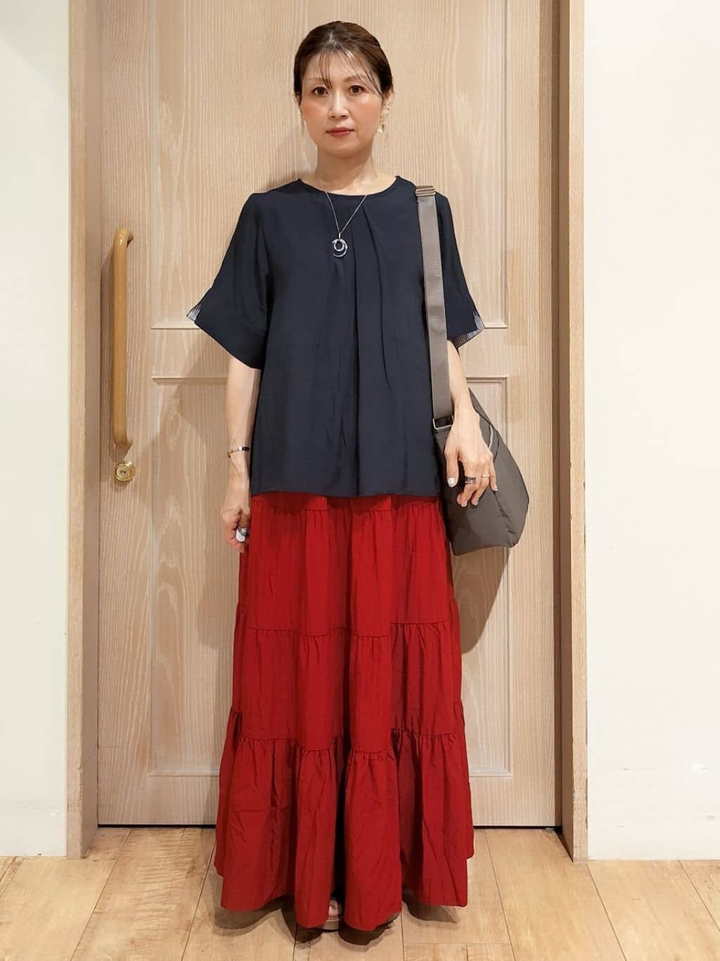 YUKIさんの「SHOO･LA･RUE｜【洗える/S-LL】微光沢で華やかなティアードスカート」を使ったコーディネート