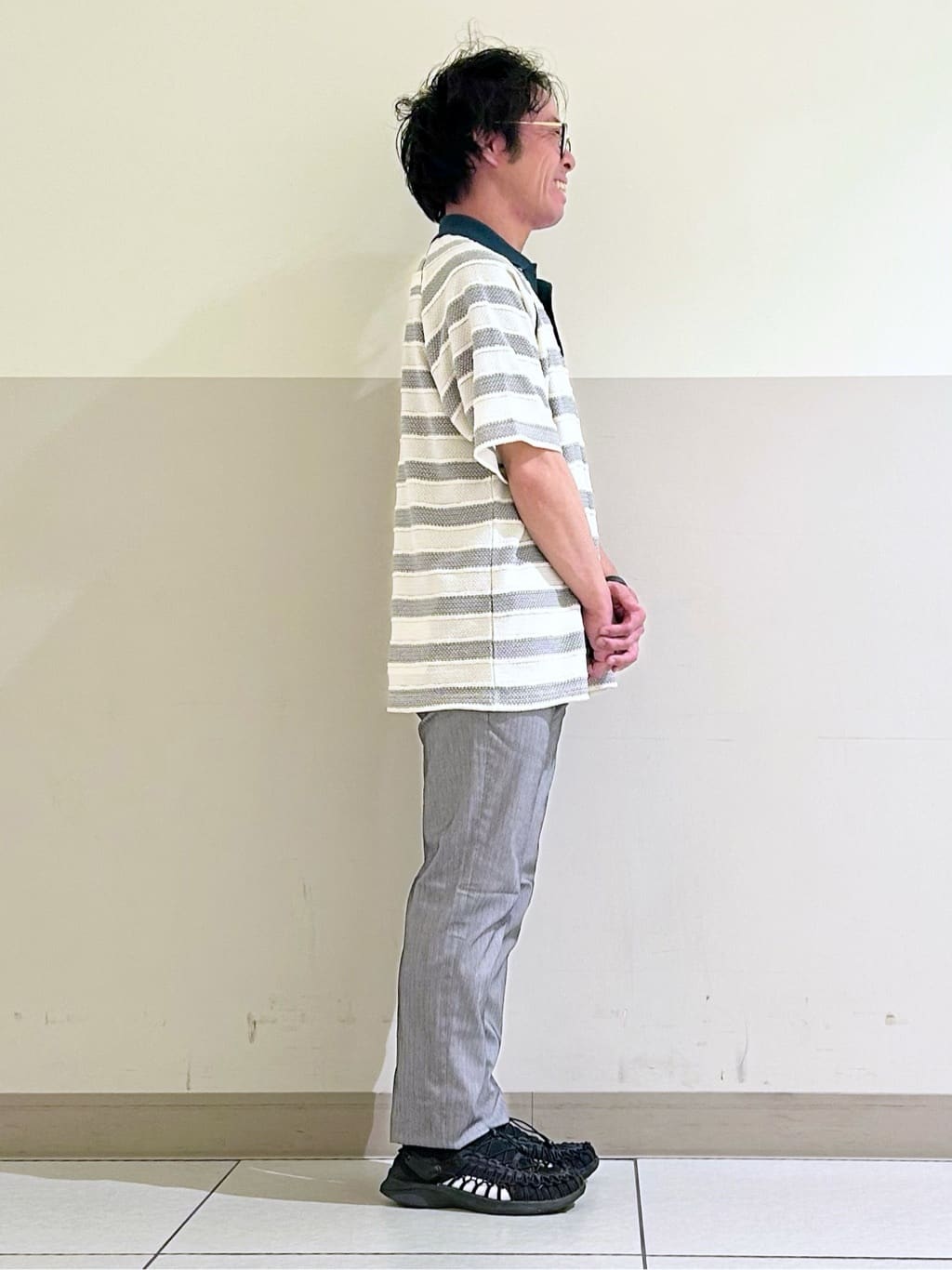 KENJI Iさんの「THE SHOP TK｜変形ボーダーポロシャツ【洗濯機OK】」を使ったコーディネート