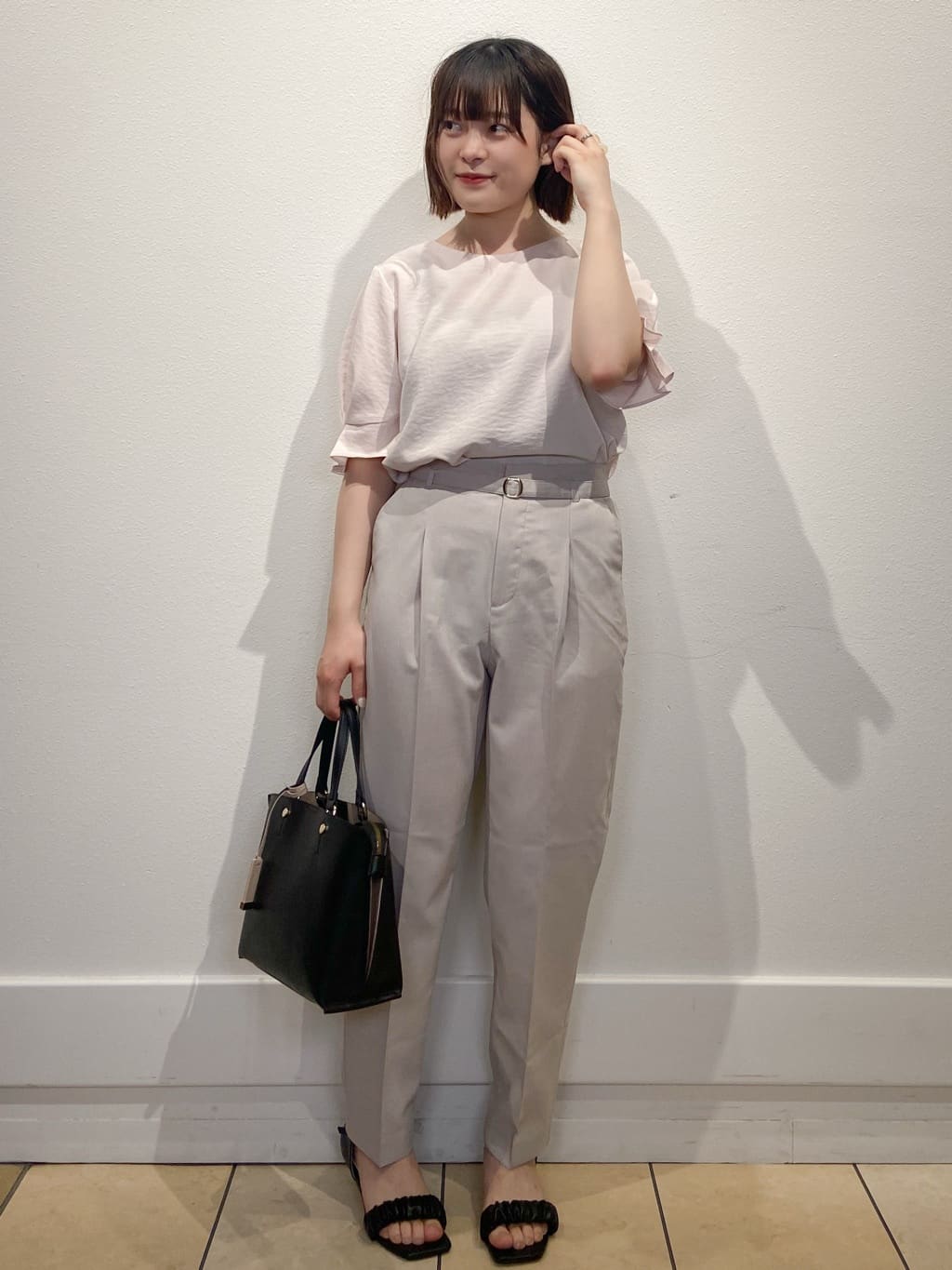 kimiさんの「index｜《8色展開／XS-LLサイズ》タックパフスリーブブラウス【洗濯機洗い可／吸水速乾／防シワ／抗ピル】」を使ったコーディネート