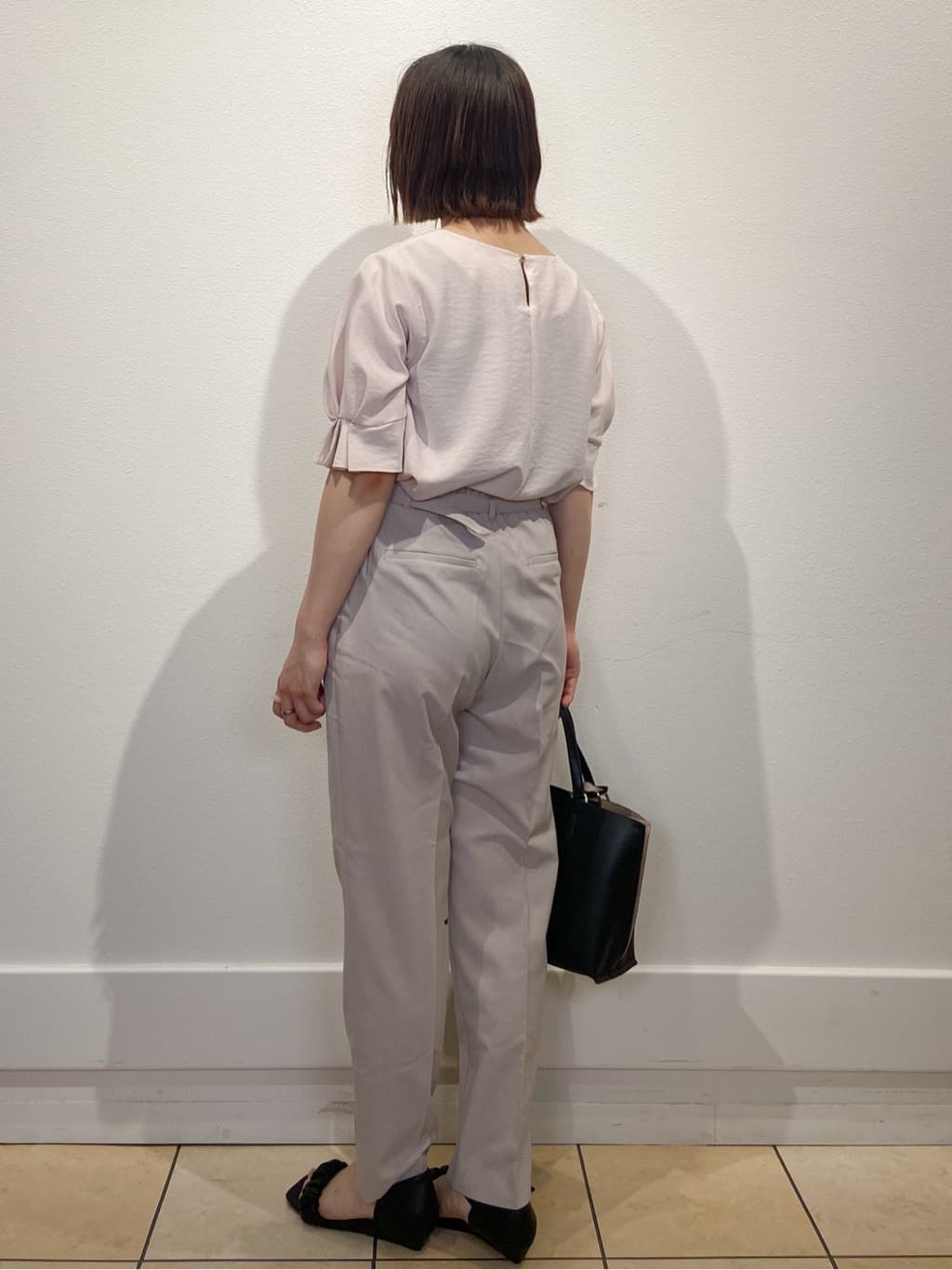 kimiさんの「index｜《8色展開／XS-LLサイズ》タックパフスリーブブラウス【洗濯機洗い可／吸水速乾／防シワ／抗ピル】」を使ったコーディネート