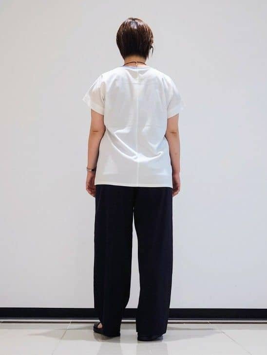 gissyさんの「INDIVI｜【褒められパンツ／洗える／ウエストゴム】ワイドタックパンツ」を使ったコーディネート