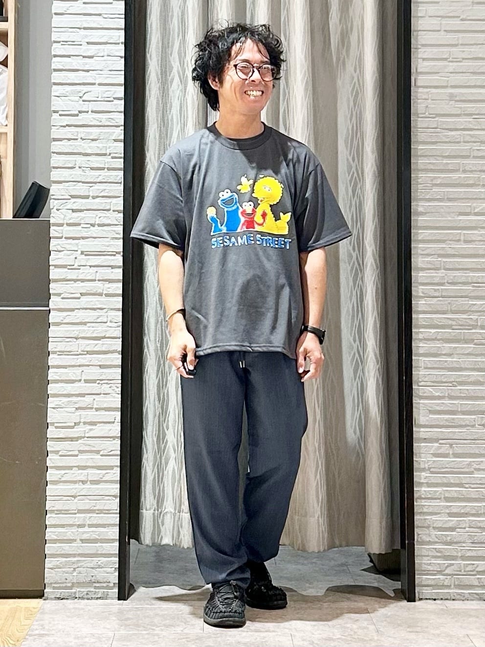 KENJI Iさんの「THE SHOP TK｜セサミストリートTシャツ／親子リンク」を使ったコーディネート