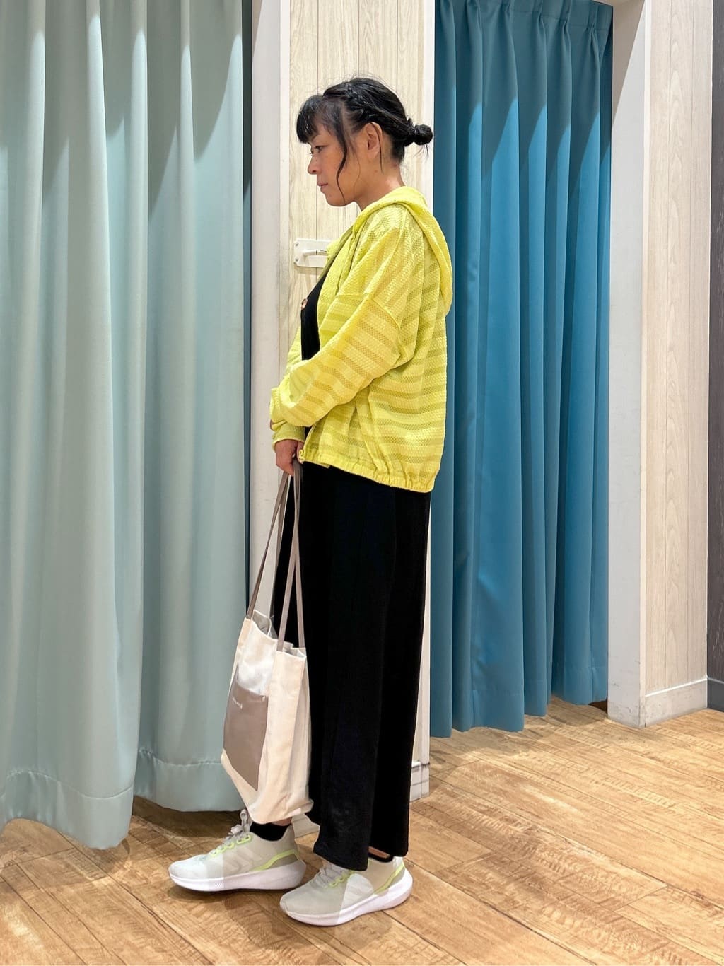 わかさんの「SHOO･LA･RUE｜【UV/水陸両用】手の甲まで隠れる レースボーダー ラッシュガードパーカ」を使ったコーディネート