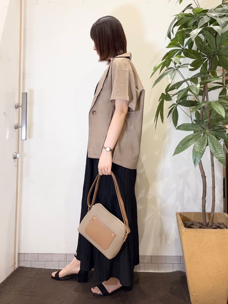 宗形さんの「SHOO･LA･RUE｜【S-LL】さらりと着たい大人のための 麻調半袖ジャケット」を使ったコーディネート
