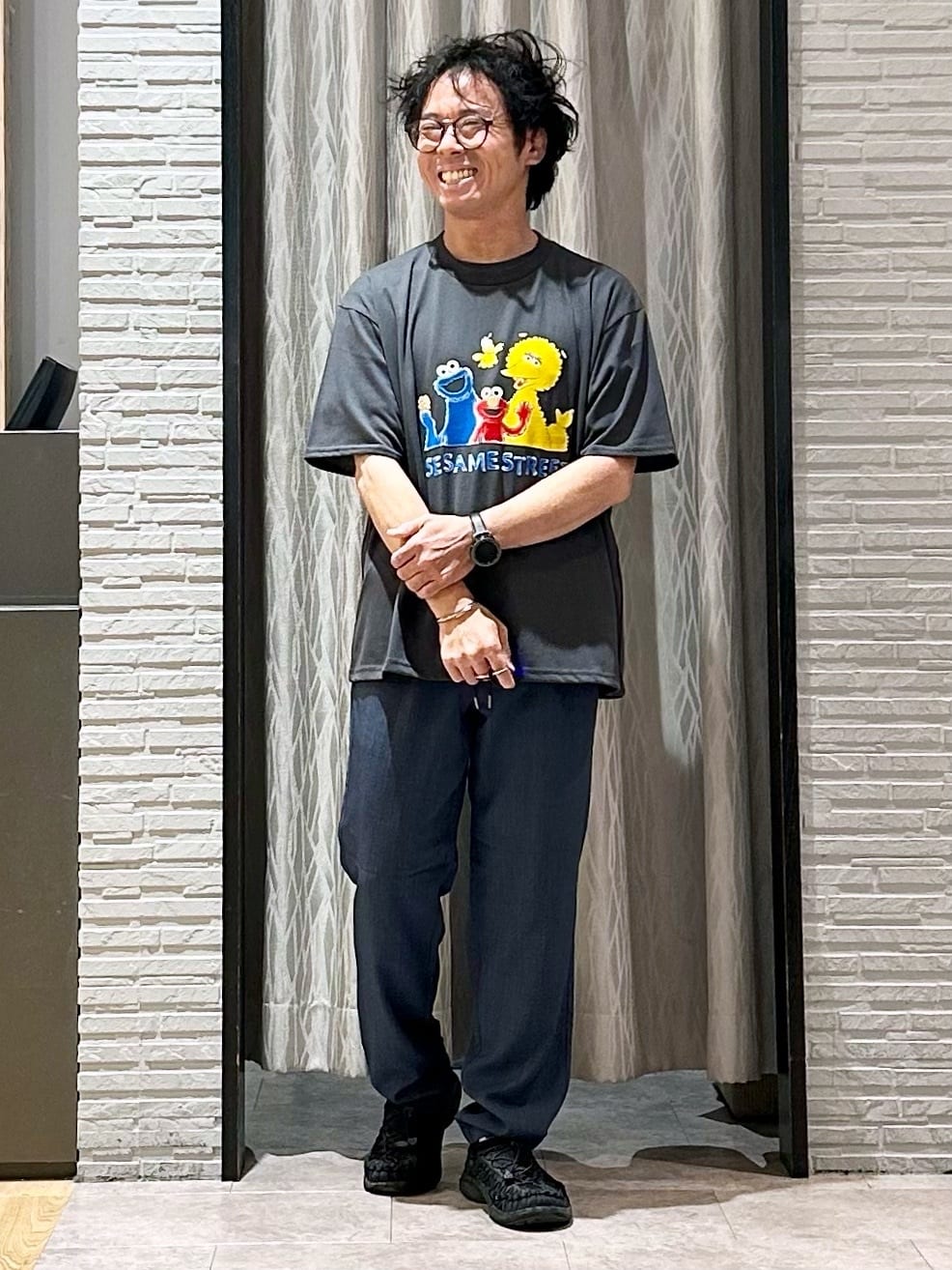 KENJI Iさんの「THE SHOP TK｜セサミストリートTシャツ／親子リンク」を使ったコーディネート