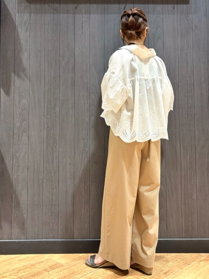 meiさんの「SHOO･LA･RUE｜コーデの主役になる スカラップレースブラウス」を使ったコーディネート