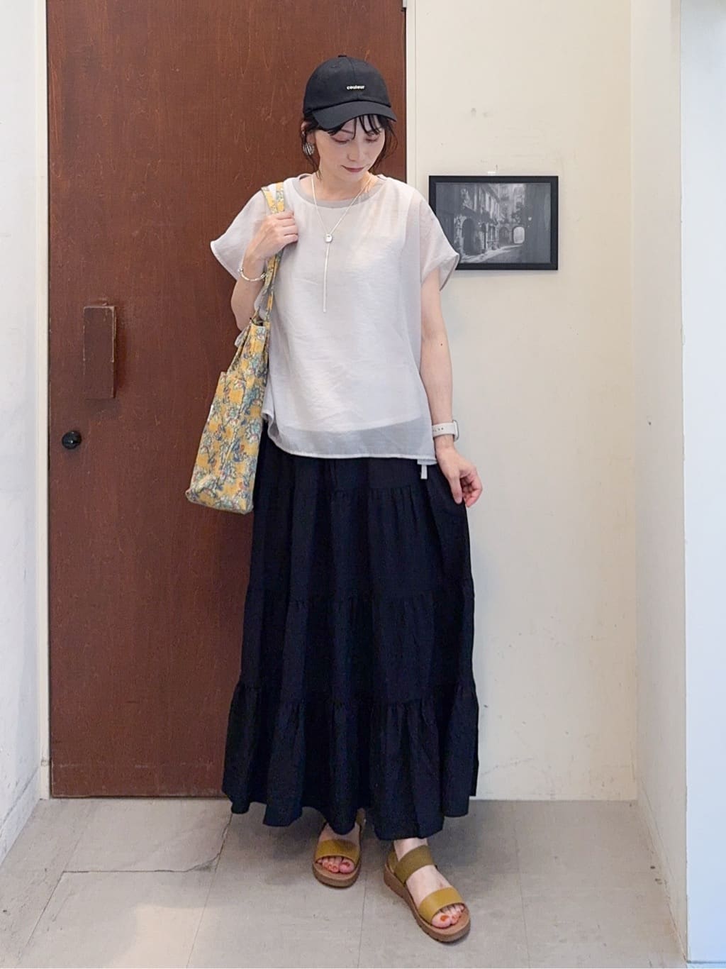 𝐇𝐢𝐫𝐨𝐦𝐢さんの「SHOO･LA･RUE｜【洗える/S-LL】微光沢で華やかなティアードスカート」を使ったコーディネート