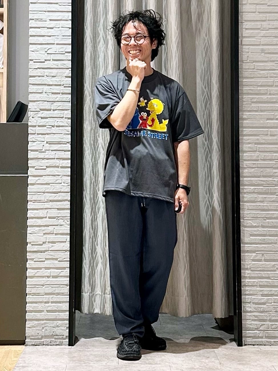 KENJI Iさんの「THE SHOP TK｜セサミストリートTシャツ／親子リンク」を使ったコーディネート