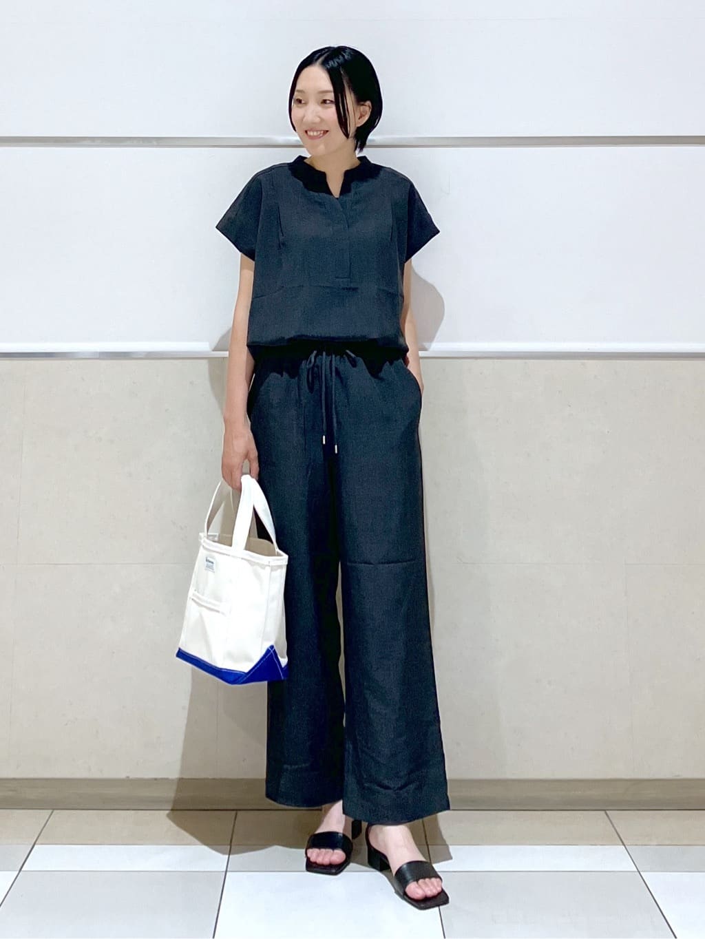 eriko さんの「Dessin｜【2点セット/ウエストゴム/洗える】スキッパ―シャツ＆ストレートパンツセット」を使ったコーディネート