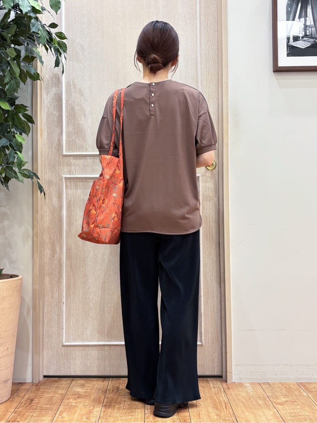 なみさんの「SHOO･LA･RUE｜【洗濯機可/柄が選べる】さらさら楽ちん プリーツ ワイドパンツ」を使ったコーディネート