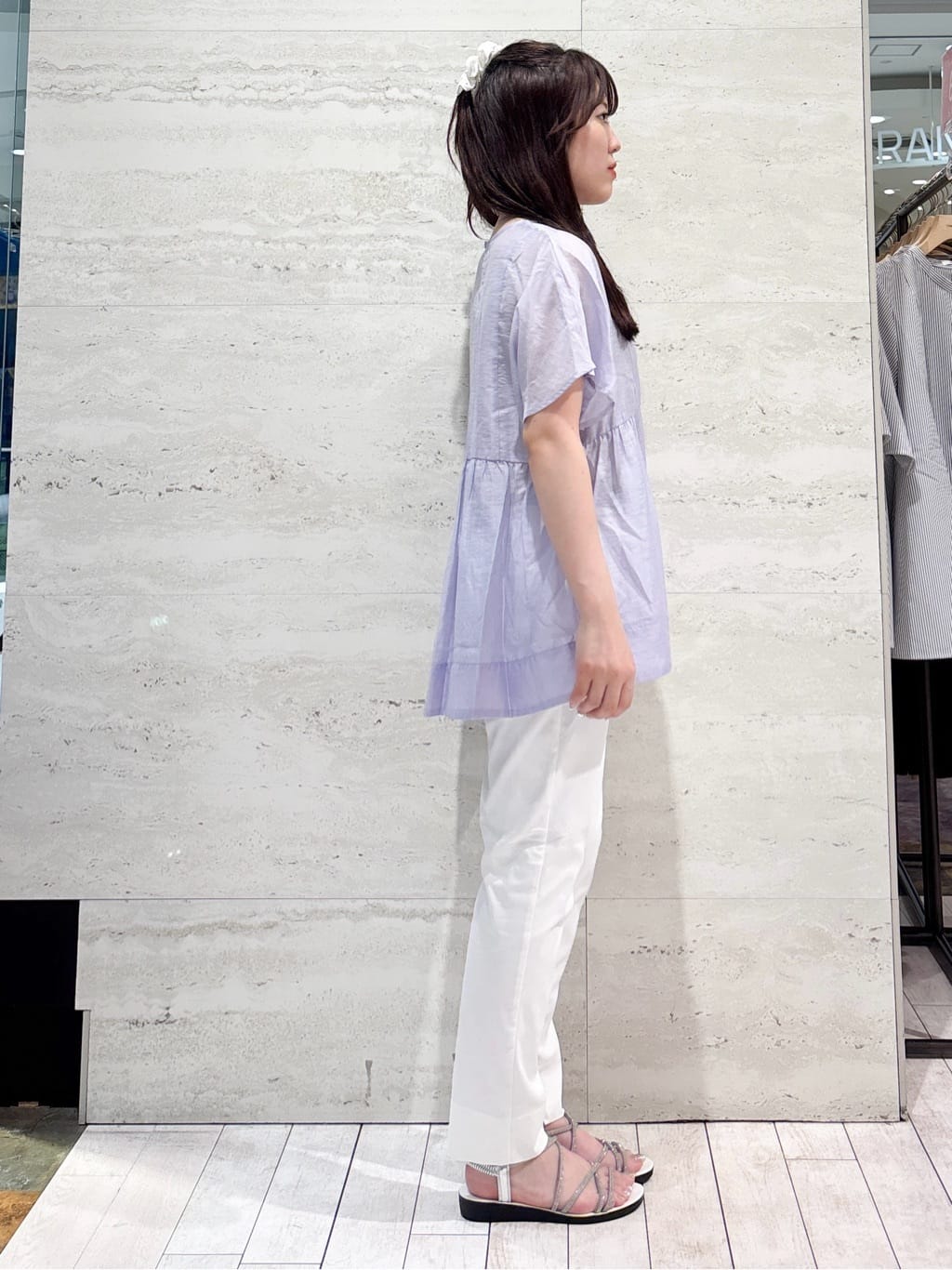 かほさんの「OPAQUE.CLIP｜麻混シアーペプラムブラウス【洗濯機洗い可】」を使ったコーディネート