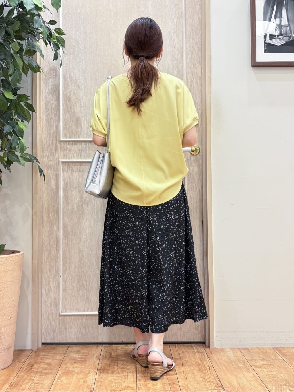 なみさんの「SHOO･LA･RUE｜【ひんやり/洗濯後しわになりにくい】リブ切り替えドルマンブラウス」を使ったコーディネート