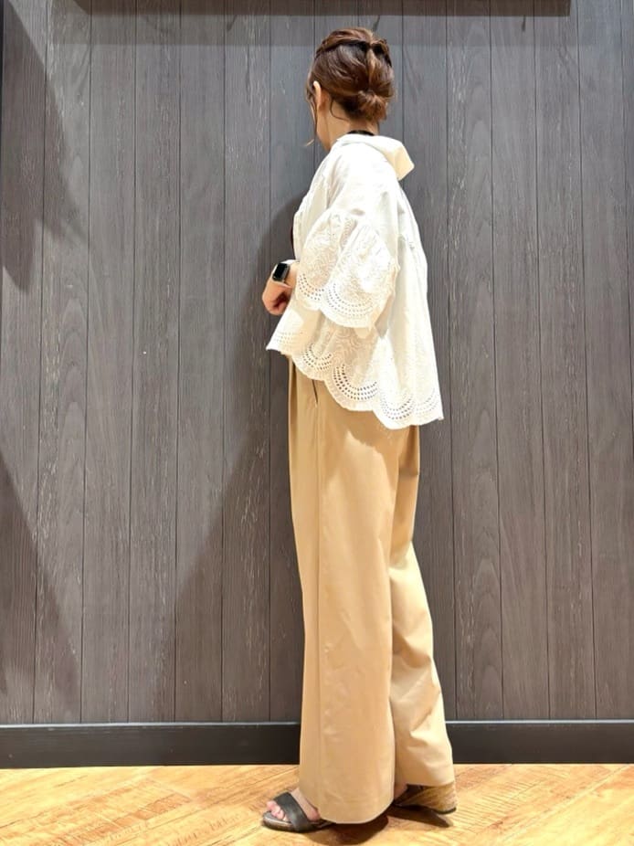 meiさんの「SHOO･LA･RUE｜コーデの主役になる スカラップレースブラウス」を使ったコーディネート