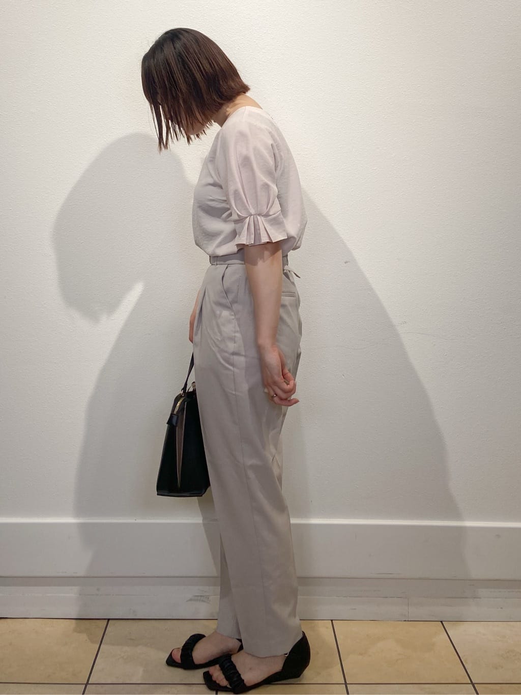 kimiさんの「index｜《8色展開／XS-LLサイズ》タックパフスリーブブラウス【洗濯機洗い可／吸水速乾／防シワ／抗ピル】」を使ったコーディネート
