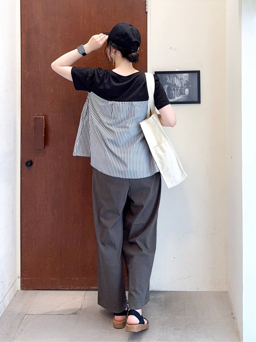 𝐇𝐢𝐫𝐨𝐦𝐢さんの「SHOO･LA･RUE｜【着丈選べる】触れる度ひんやり ゆるきれい イージーワイドパンツ」を使ったコーディネート