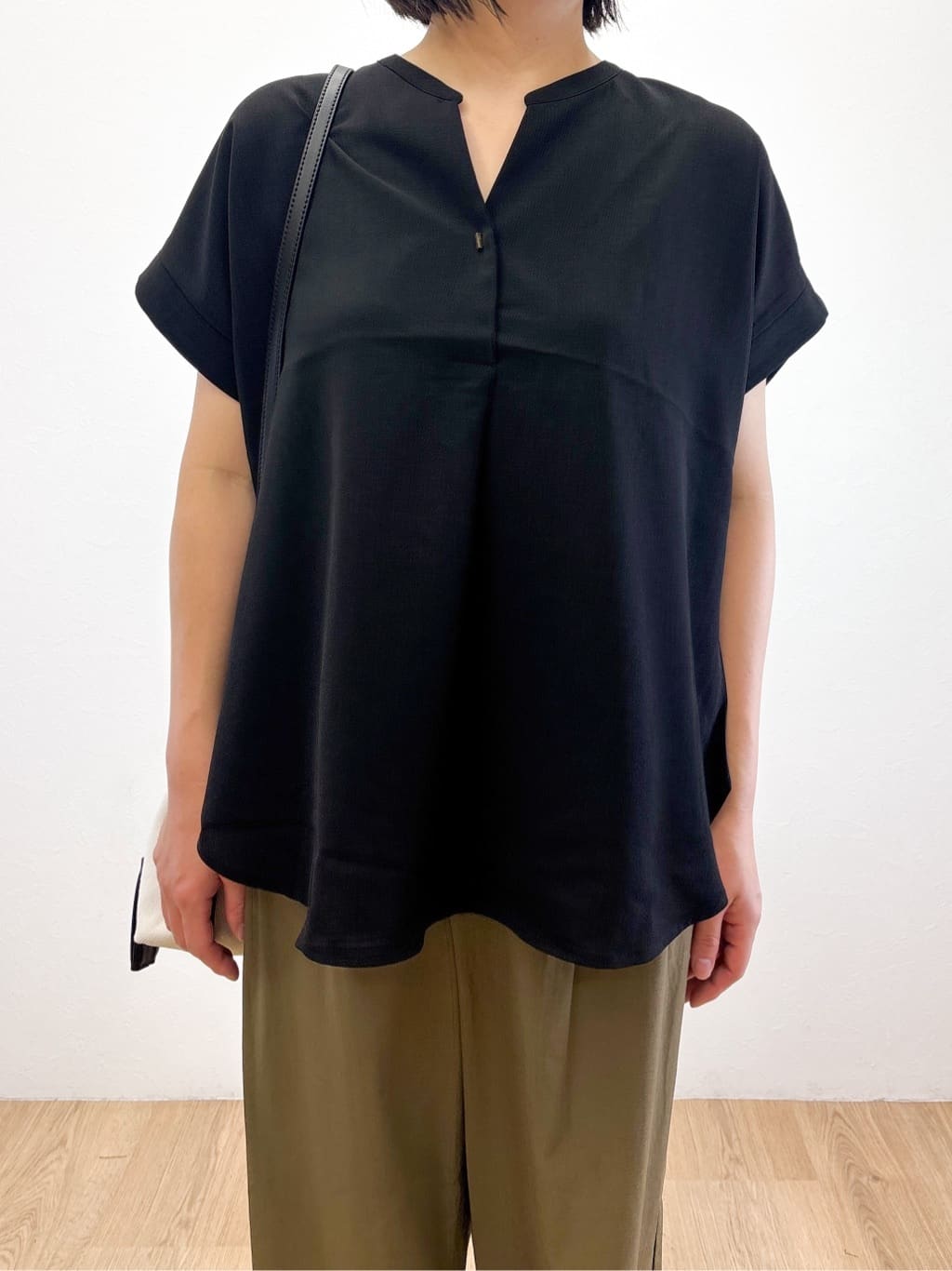 Takeさんの「OPAQUE.CLIP｜《7色展開／SS-LLサイズ》ストレッチスキッパーブラウス／セットアップ対応【洗濯機洗い可／防シワ】」を使ったコーディネート