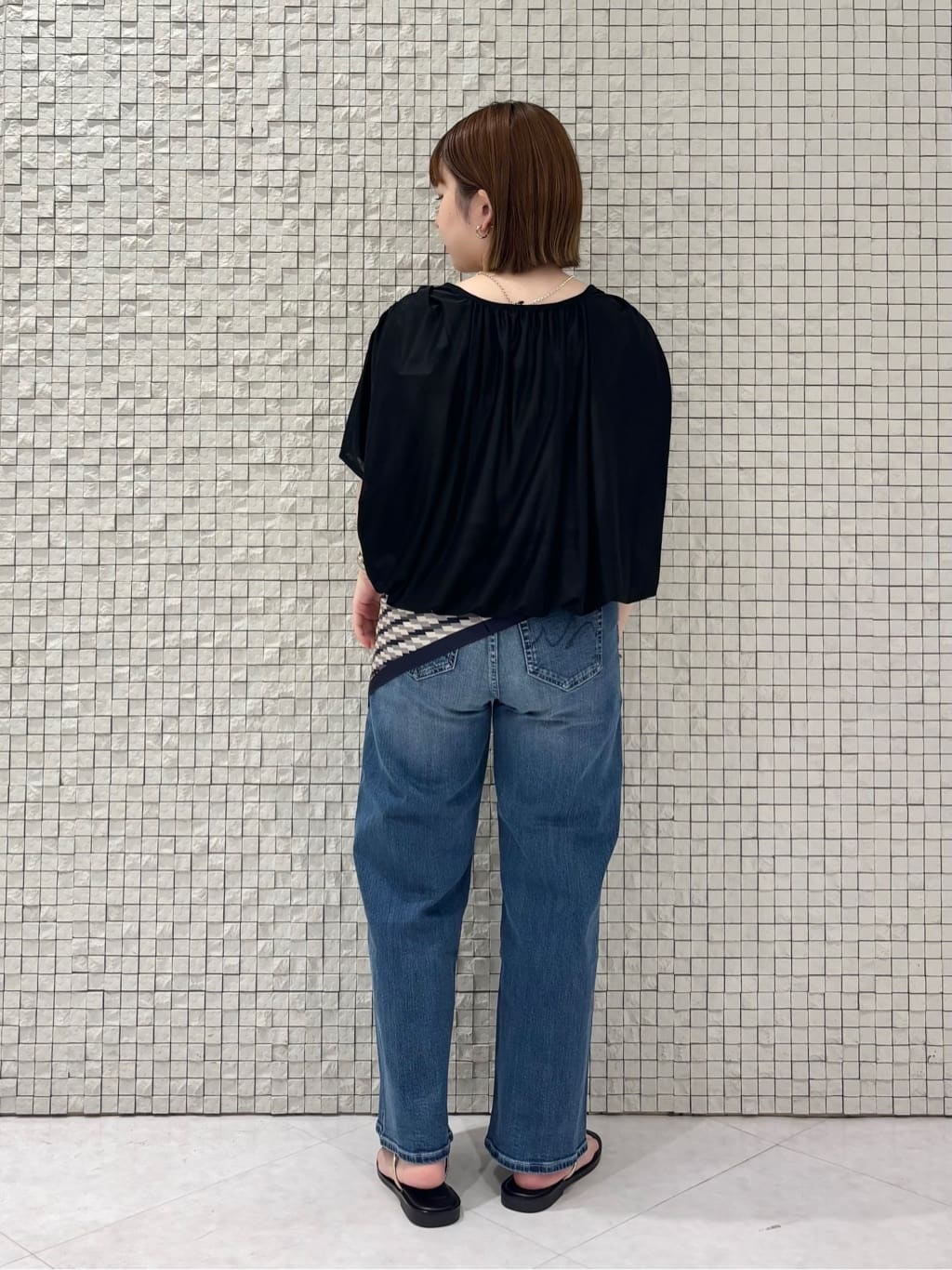 sakuさんの「INDIVI｜【洗える／体型カバー】シャーリングシアートップス」を使ったコーディネート
