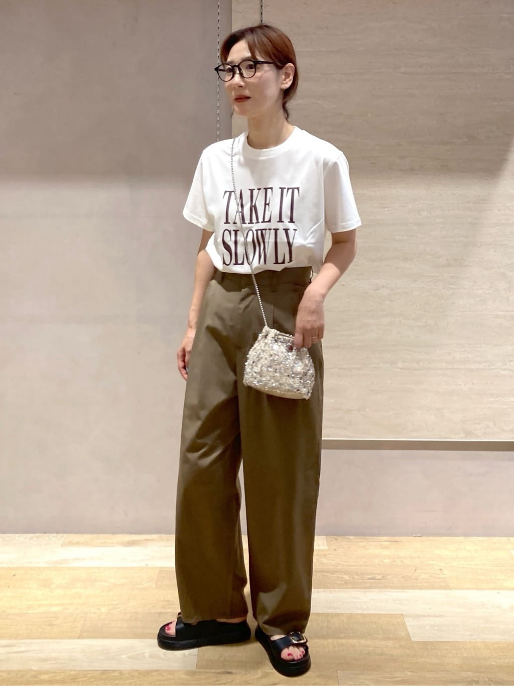 たけねぇさんの「OPAQUE.CLIP｜ロゴプリントTシャツ【洗濯機洗い可】」を使ったコーディネート