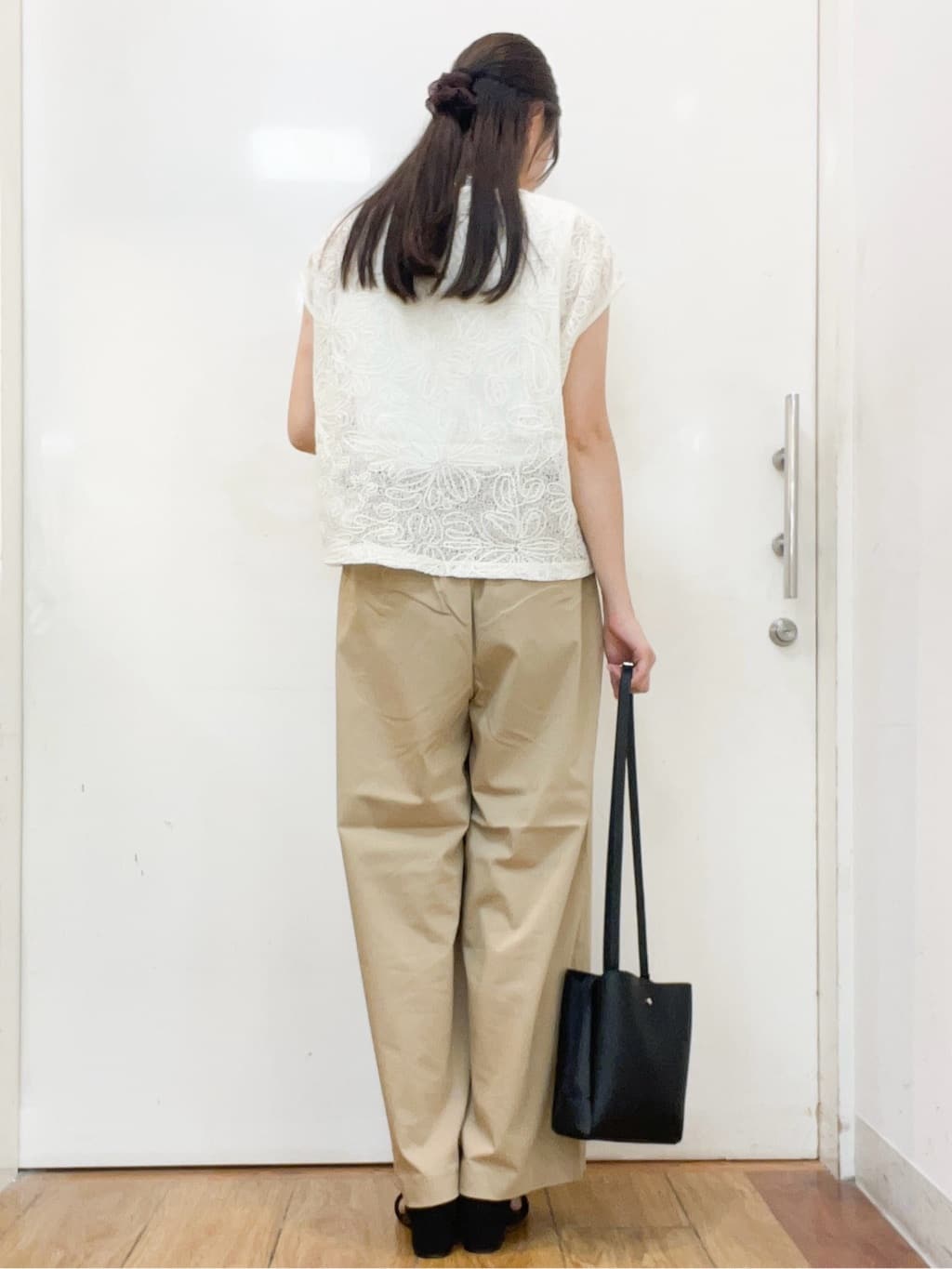sakiさんの「SHOO･LA･RUE｜【2点セット】刺繍レーストップス」を使ったコーディネート