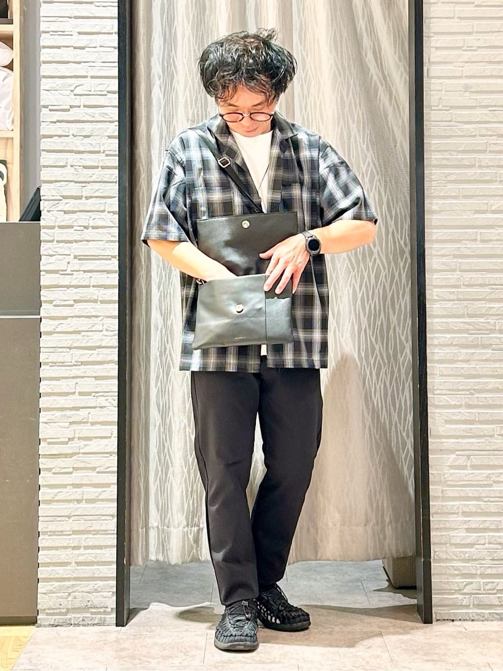 KENJI Iさんの「THE SHOP TK｜オンブレチェック半袖シャツ 洗濯機OK」を使ったコーディネート
