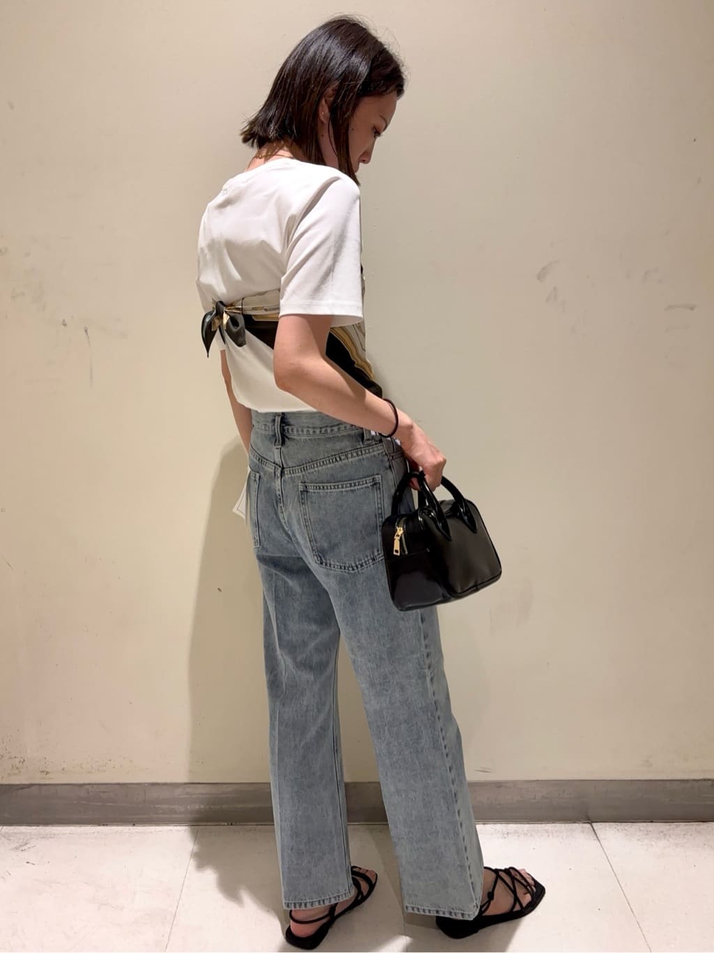 moさんの「OPAQUE.CLIP｜《丈が選べる》ストレートデニムパンツ【洗濯機洗い可】」を使ったコーディネート