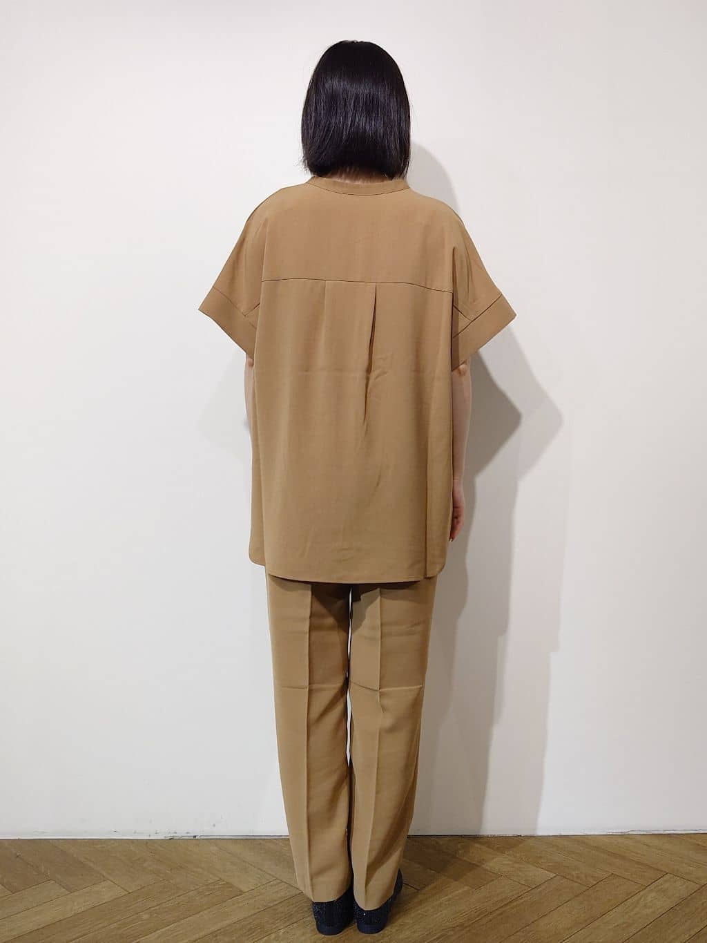 Uさんの「OPAQUE.CLIP｜《5色展開／SS-LLサイズ》スキッパー金ボタンブラウス／セットアップ対応【防シワ／ストレッチ／洗濯」を使ったコーディネート