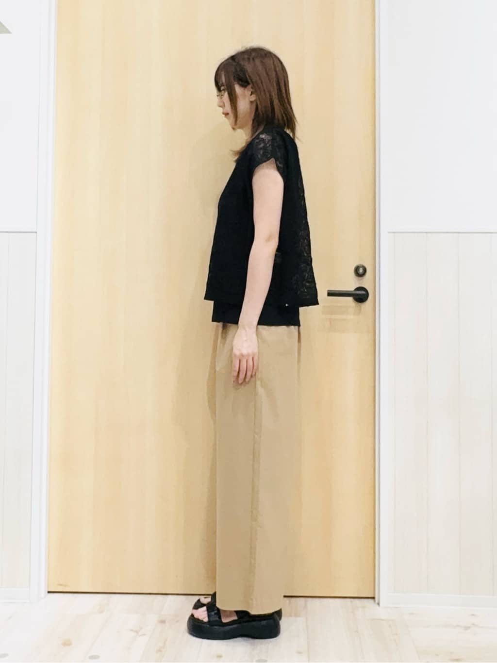 Naさんの「SHOO･LA･RUE｜【2点セット】刺繍レーストップス」を使ったコーディネート