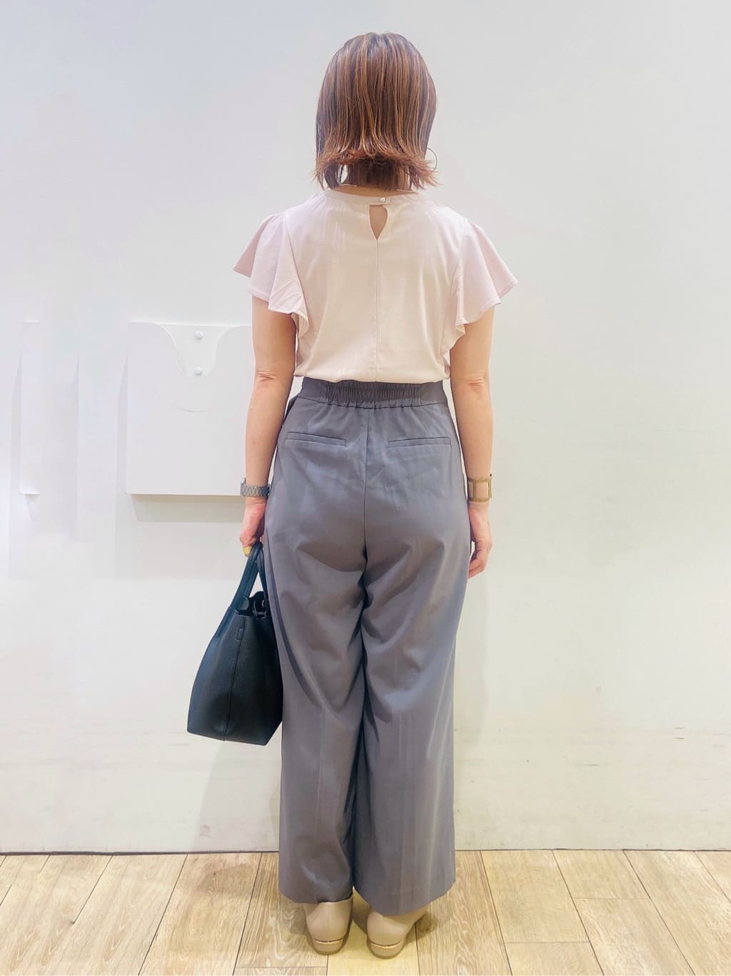 YUKOさんの「index｜《美人百花掲載／XS-3Lサイズ》フレアスリーブバックシャントップス【接触冷感／UVケア／洗濯機洗い」を使ったコーディネート