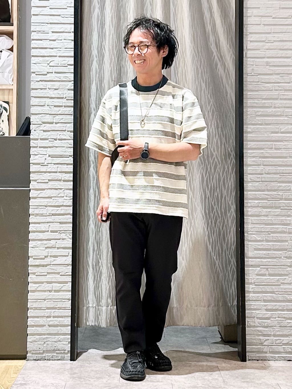 KENJI Iさんの「THE SHOP TK｜変形ボーダー半袖Tシャツ【洗濯機OK】」を使ったコーディネート