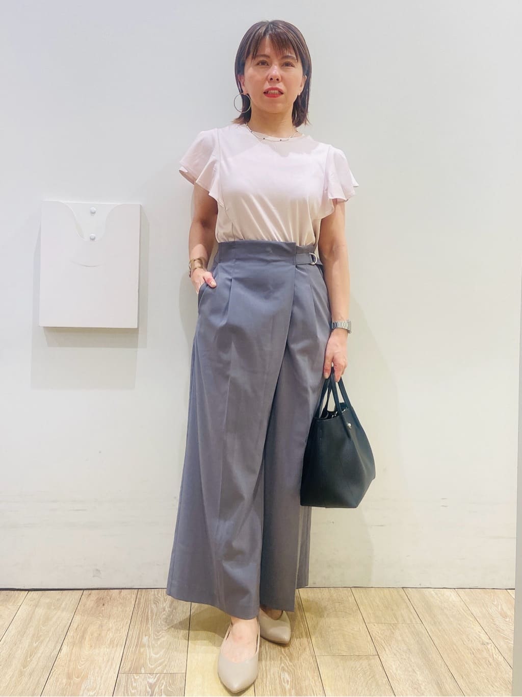 YUKOさんの「index｜《美人百花掲載／XS-3Lサイズ》フレアスリーブバックシャントップス【接触冷感／UVケア／洗濯機洗い」を使ったコーディネート