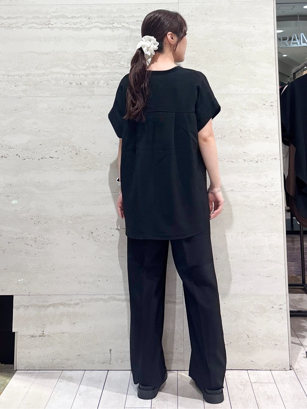かほさんの「OPAQUE.CLIP｜《7色展開／SS-LLサイズ》ストレッチスキッパーブラウス／セットアップ対応【洗濯機洗い可／防シワ】」を使ったコーディネート