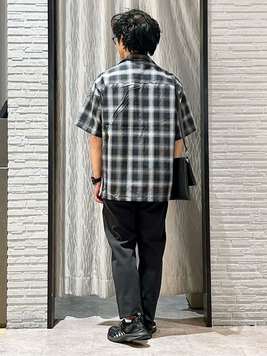 KENJI Iさんの「THE SHOP TK｜オンブレチェック半袖シャツ 洗濯機OK」を使ったコーディネート
