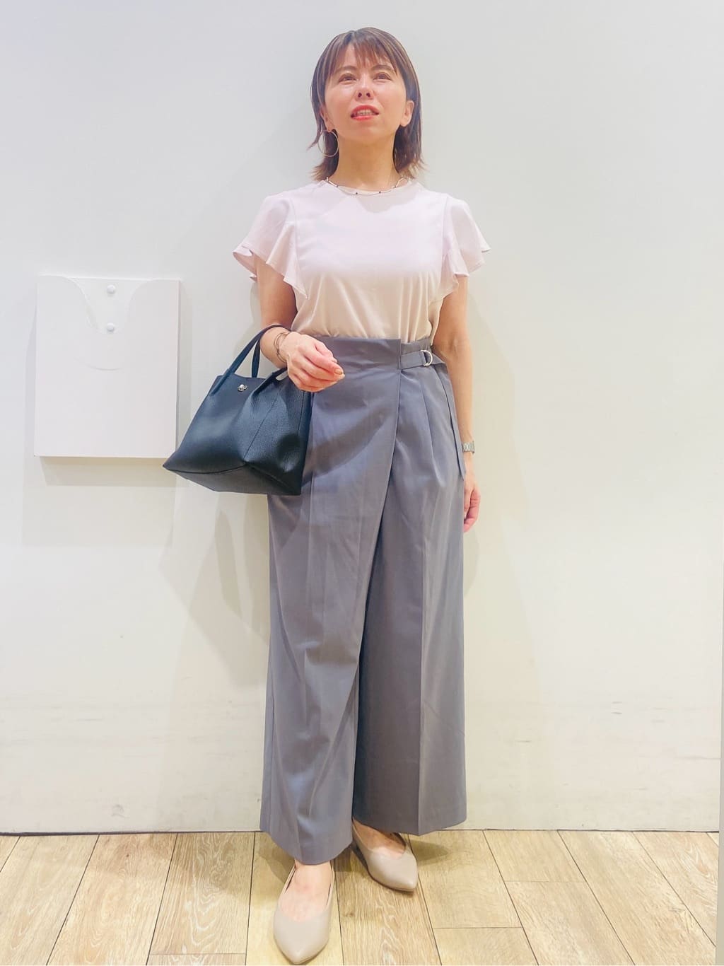 YUKOさんの「index｜《美人百花掲載／XS-3Lサイズ》フレアスリーブバックシャントップス【接触冷感／UVケア／洗濯機洗い」を使ったコーディネート