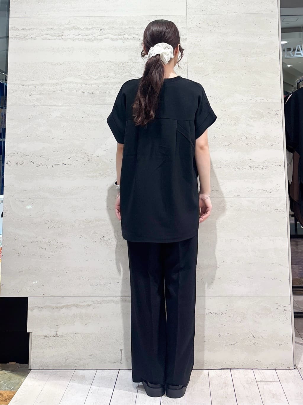 かほさんの「OPAQUE.CLIP｜《7色展開／SS-LLサイズ》ストレッチスキッパーブラウス／セットアップ対応【洗濯機洗い可／防シワ】」を使ったコーディネート