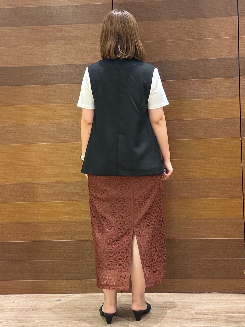 yumeさんの「OPAQUE.CLIP｜リネンライクVネックジレ【洗濯機洗い可】」を使ったコーディネート