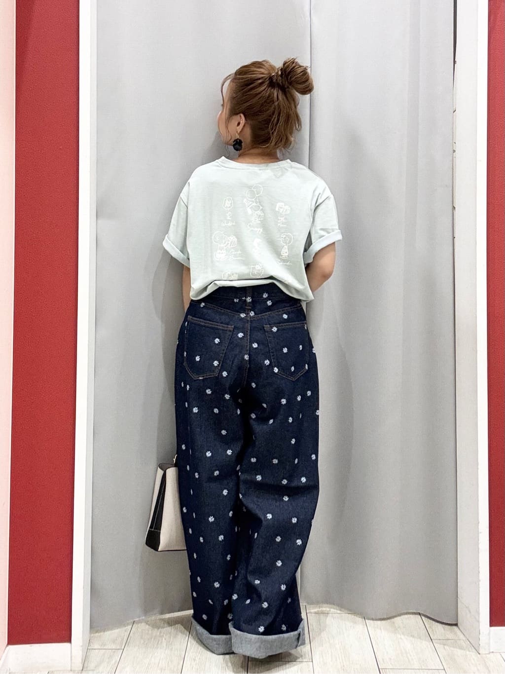 shioさんの「SHOO･LA･RUE｜【S-LL】周りと差がつく デイジー柄デニムワイドパンツ」を使ったコーディネート