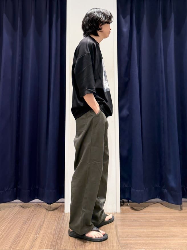 Tightさんの「THE SHOP TK｜ツイルチノワイドパンツ」を使ったコーディネート