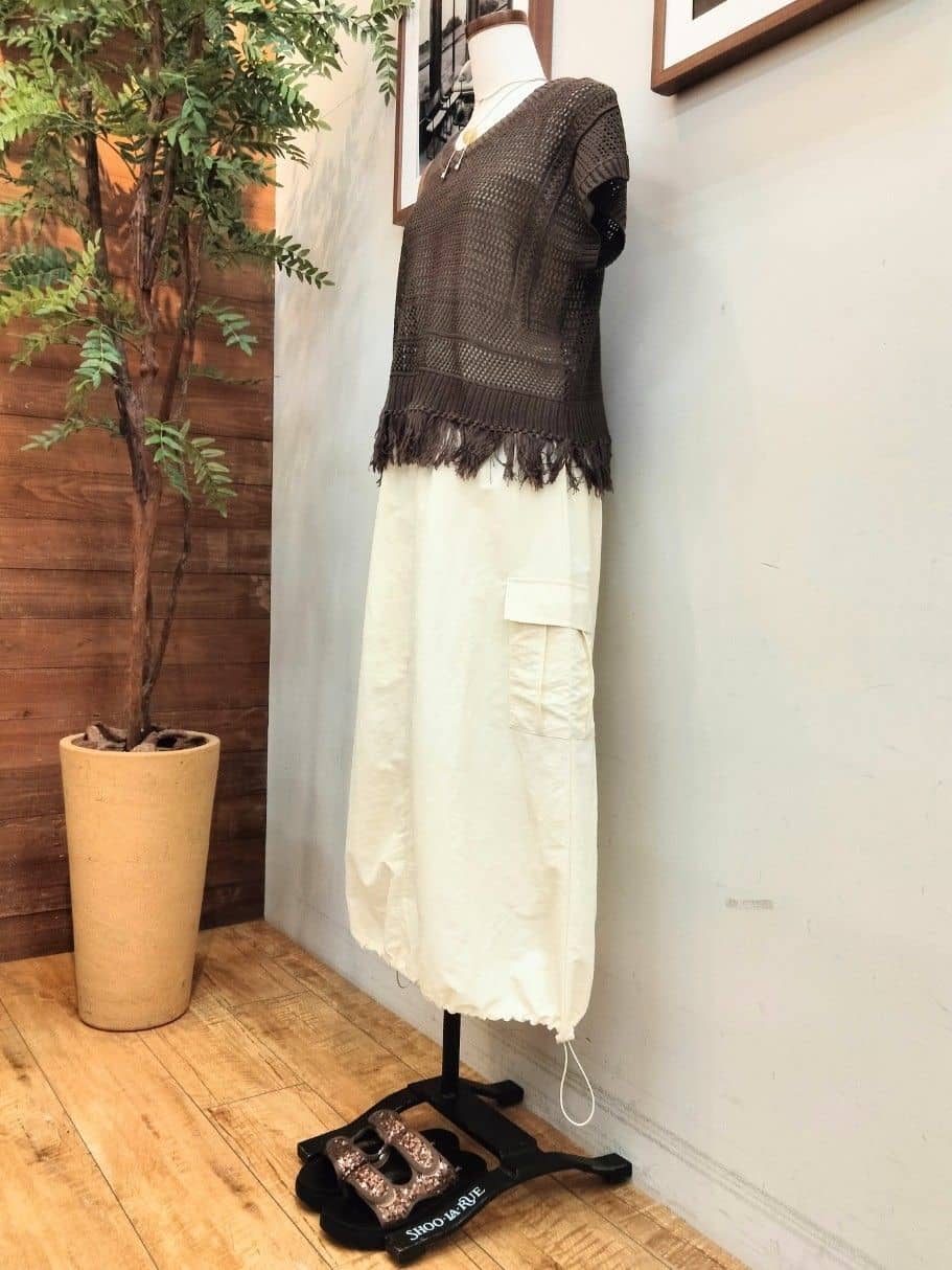 うっちーさんの「SHOO･LA･RUE｜【S-LL】裾フリンジマクラメVネックニット」を使ったコーディネート